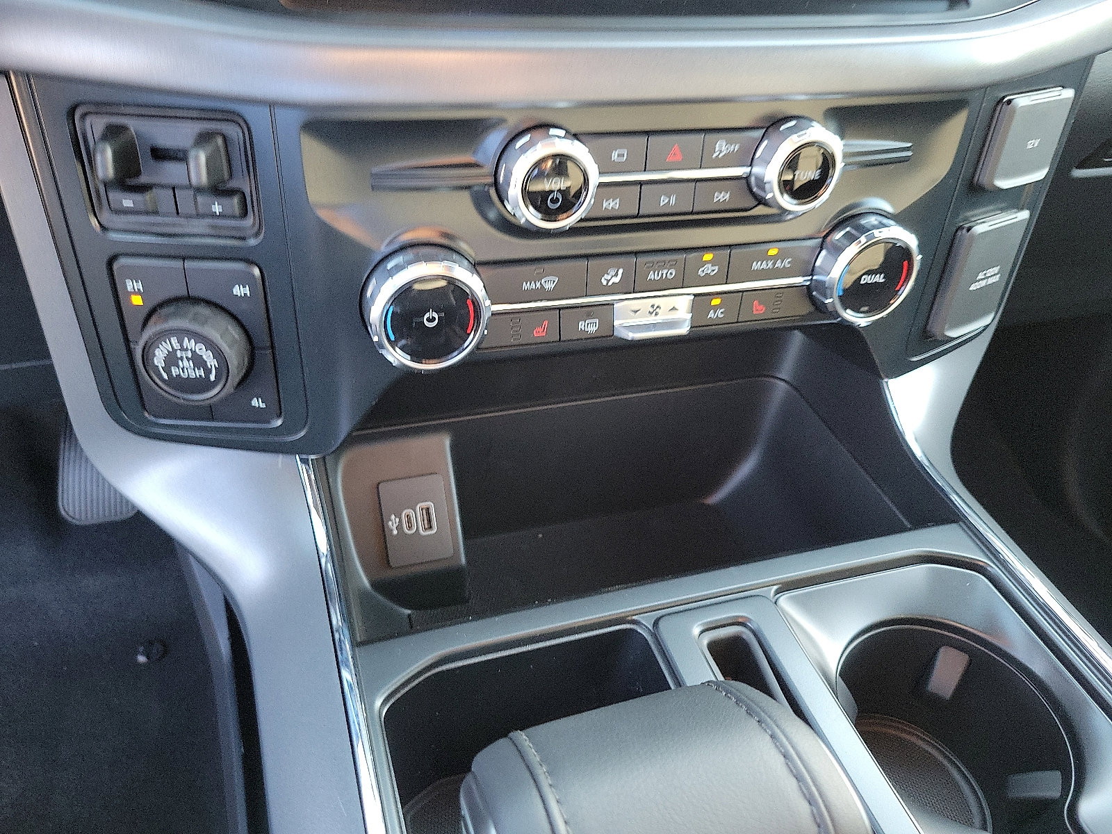 2025 Ford F-150 XLT photo 6