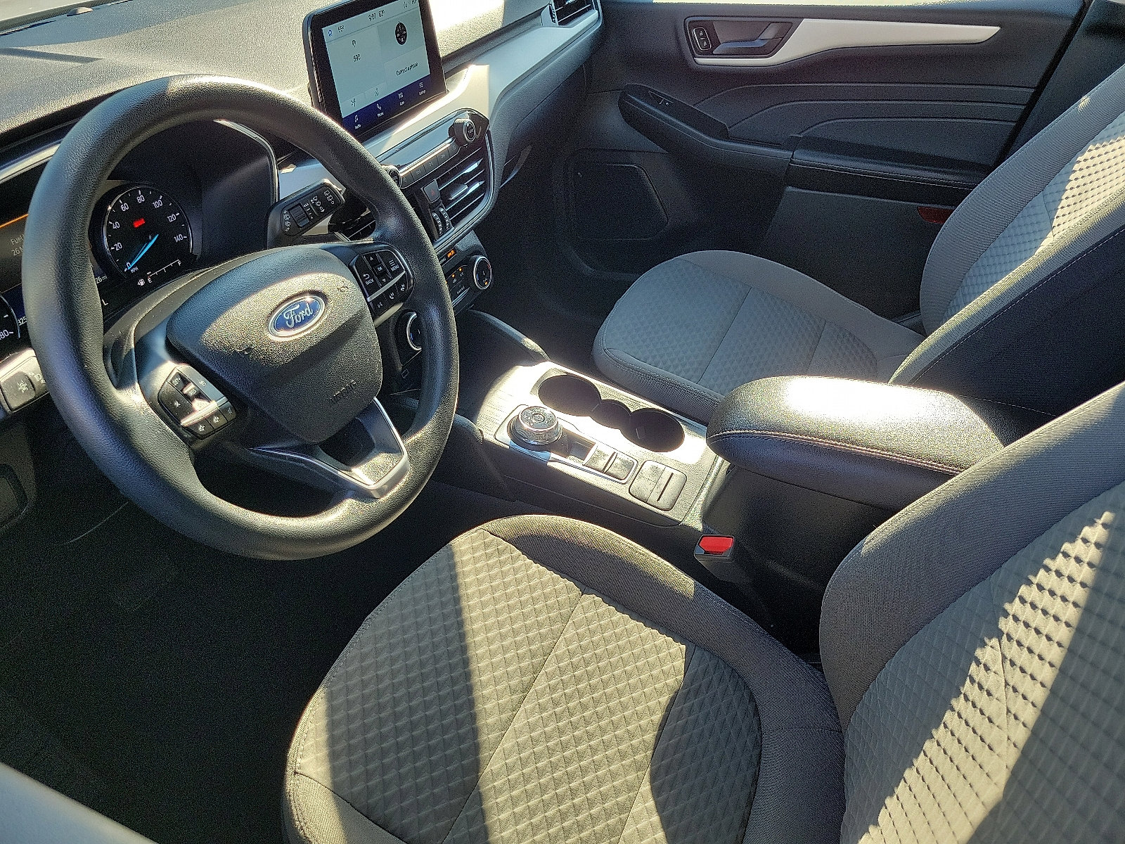 2022 Ford Escape SE photo 2