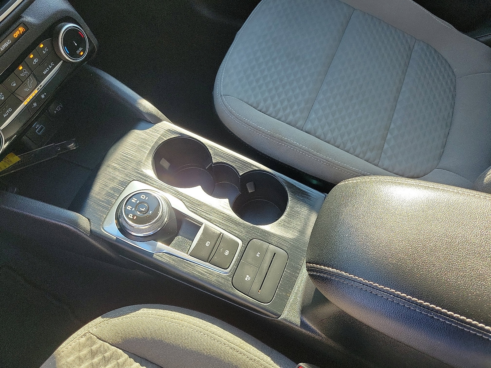 2022 Ford Escape SE photo 5