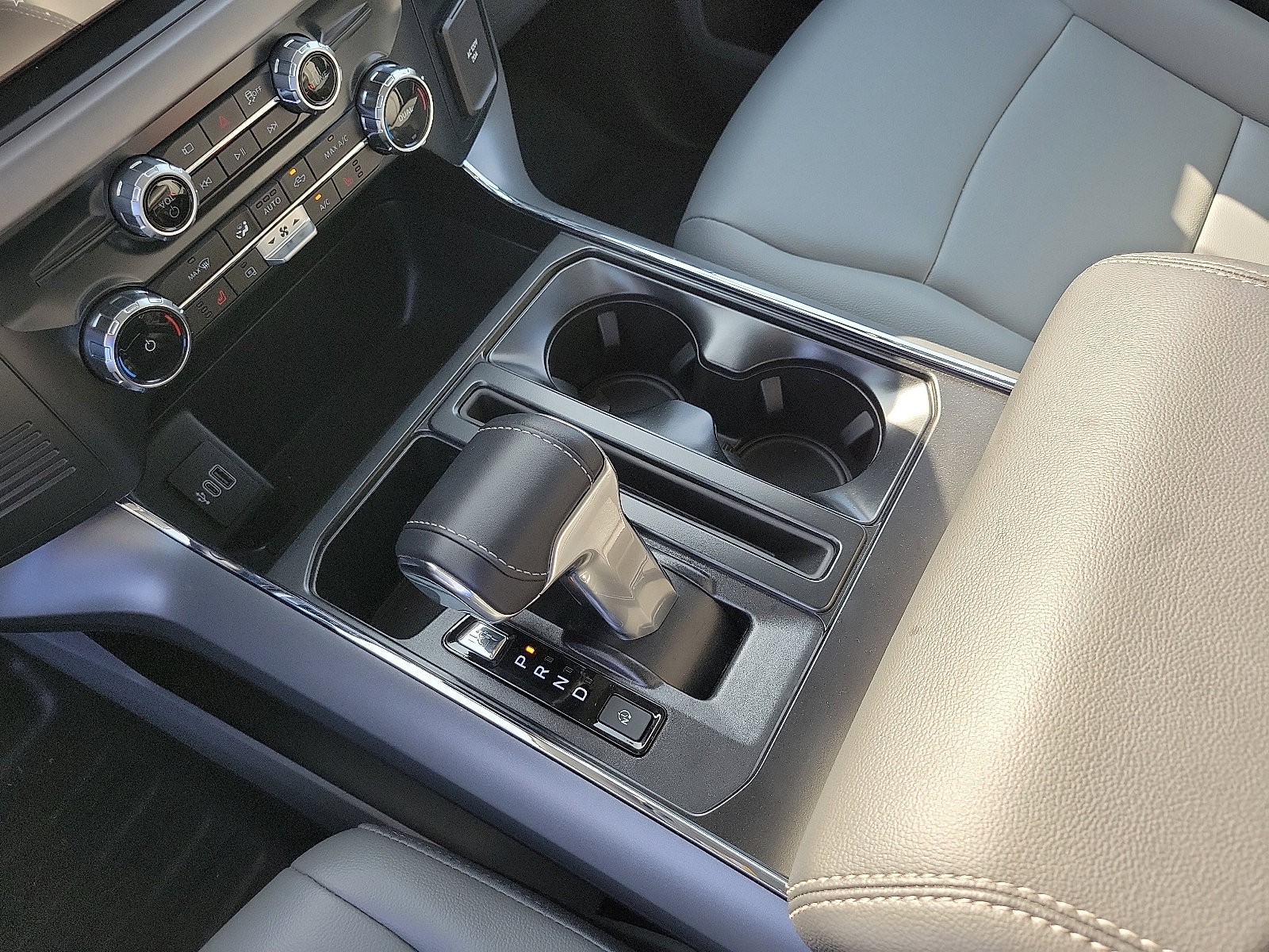 2025 Ford F-150 Lightning photo 5