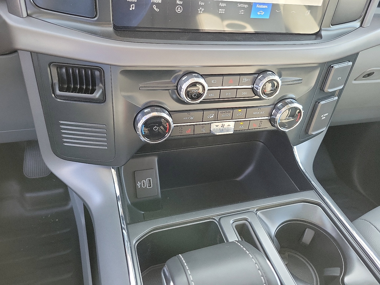 2025 Ford F-150 Lightning photo 6
