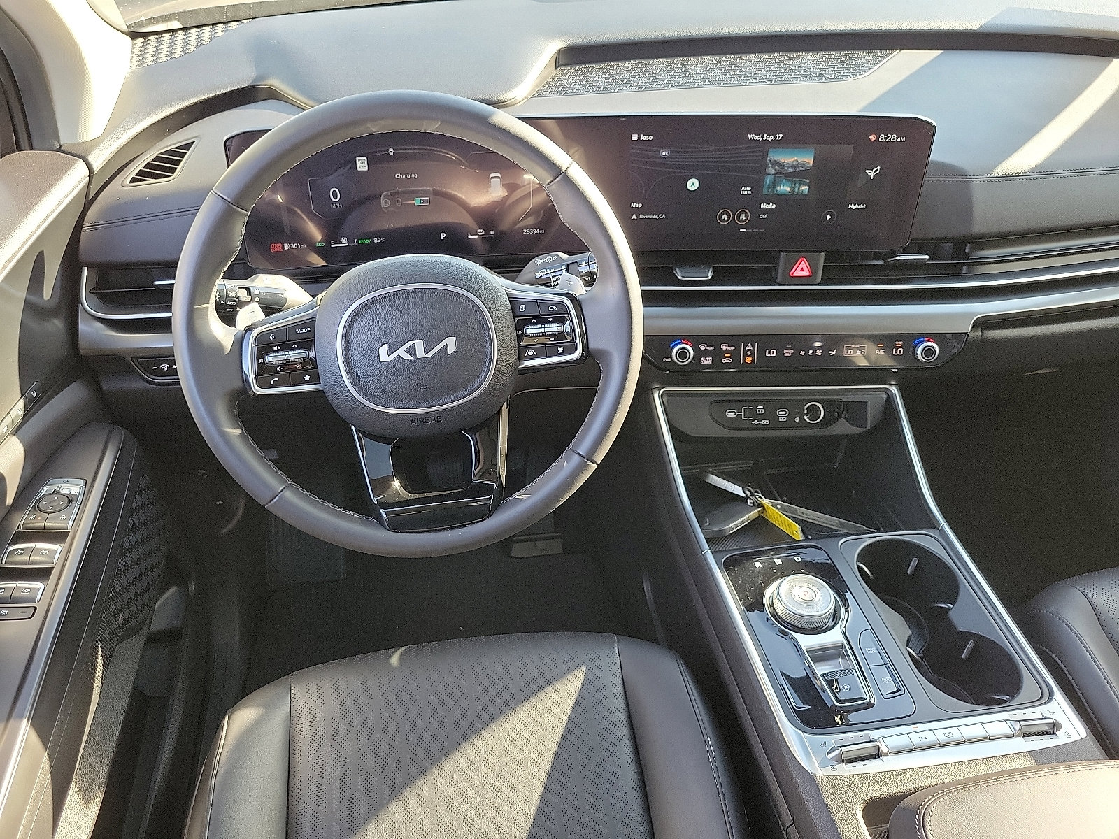 2025 Kia Carnival SX photo 3