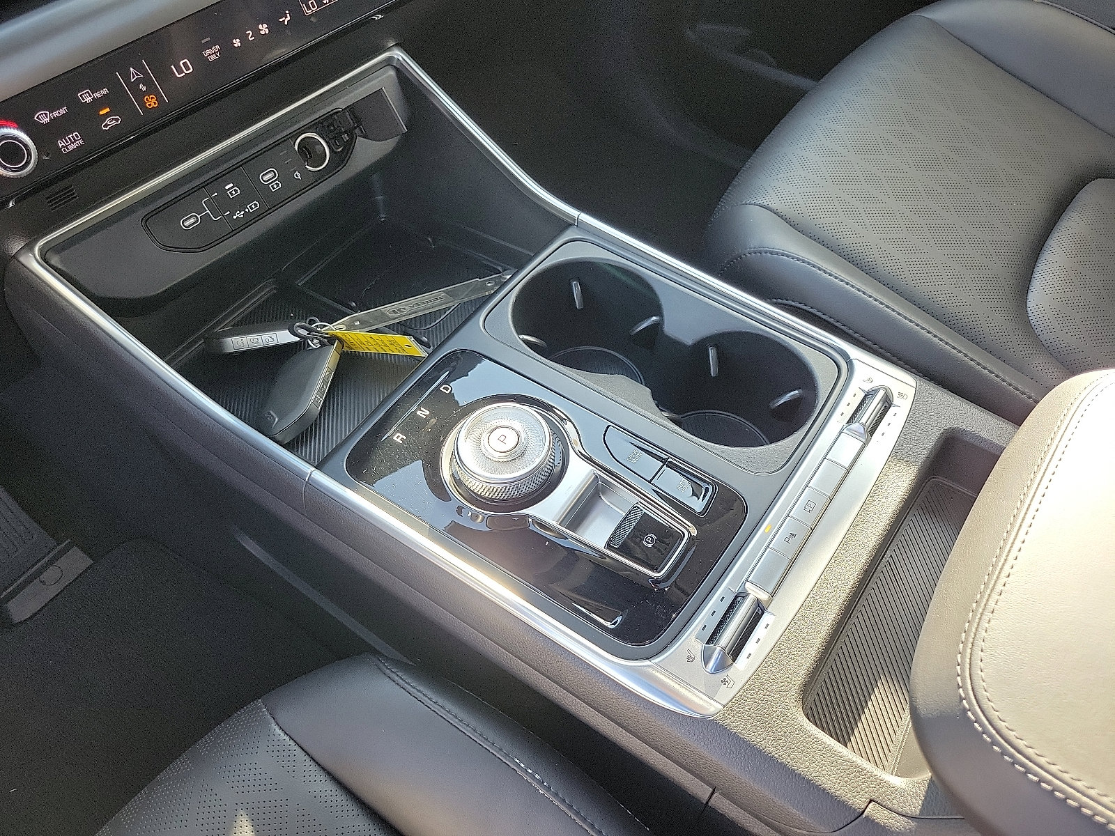 2025 Kia Carnival SX photo 4