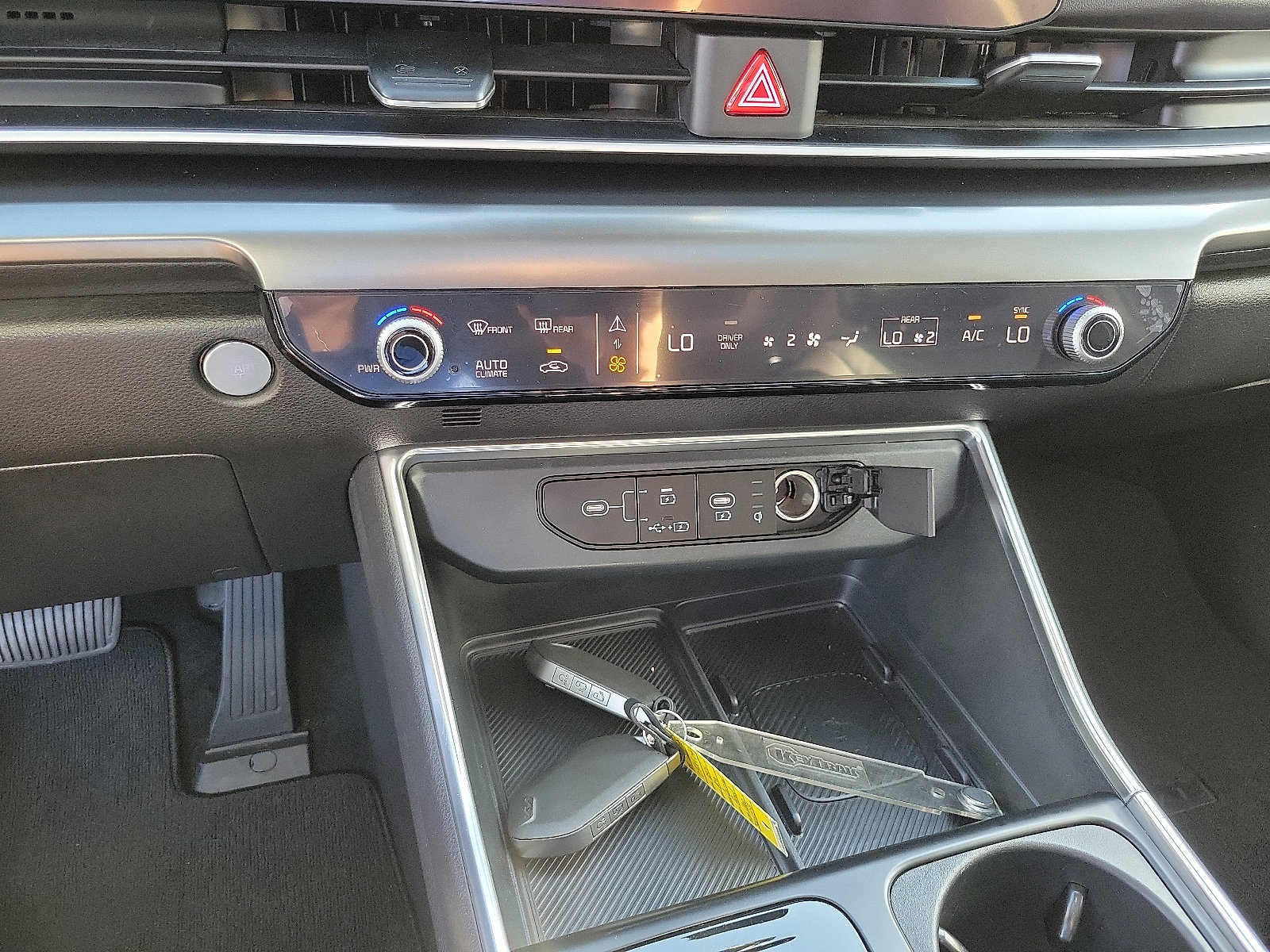 2025 Kia Carnival SX photo 5