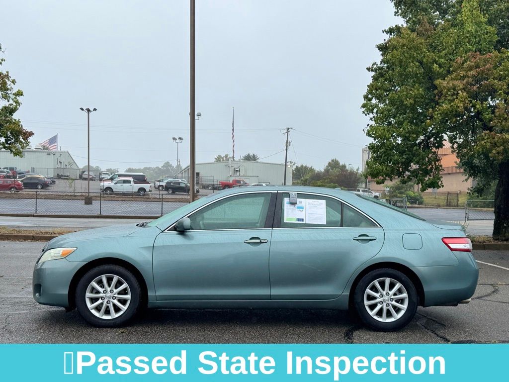 2011 Toyota Camry XLE photo 2