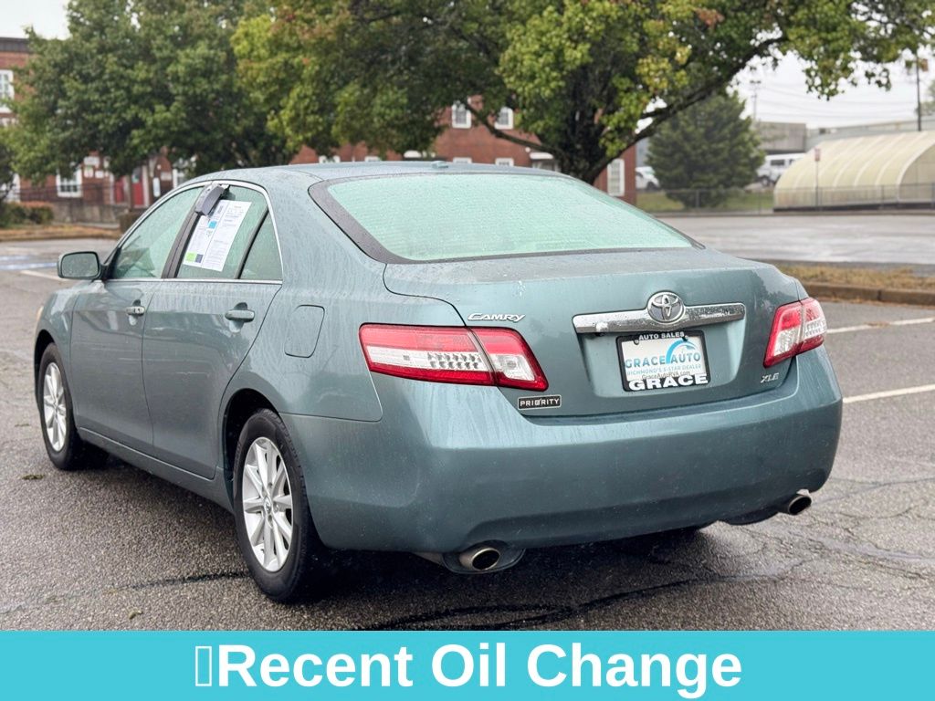 2011 Toyota Camry XLE photo 3