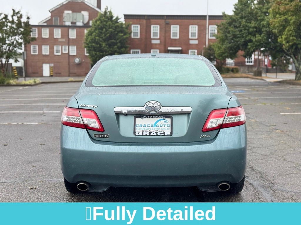 2011 Toyota Camry XLE photo 4