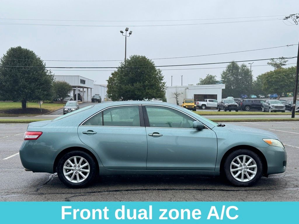 2011 Toyota Camry XLE photo 7