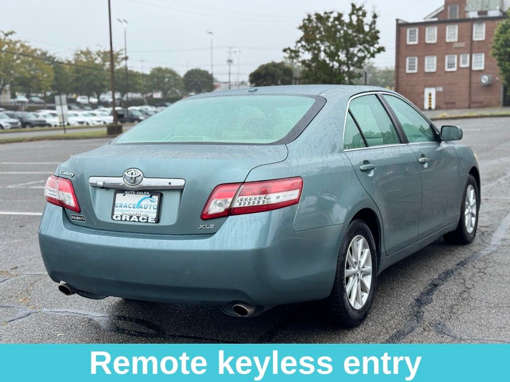 2011 Toyota Camry XLE photo 8