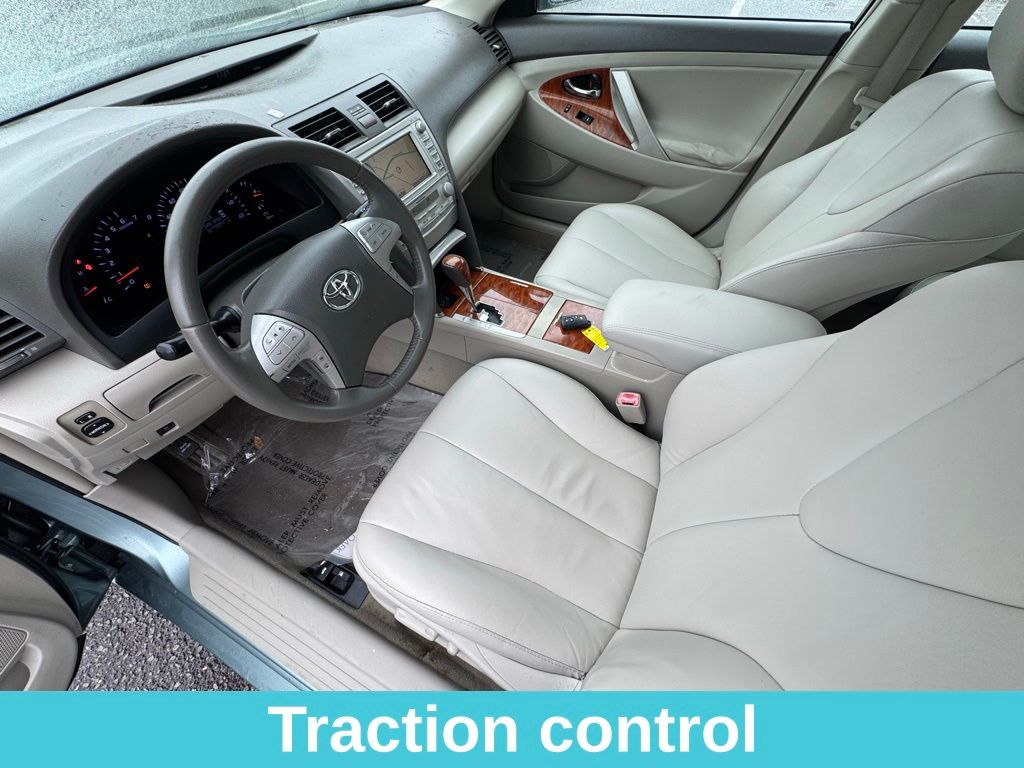 2011 Toyota Camry XLE photo 9