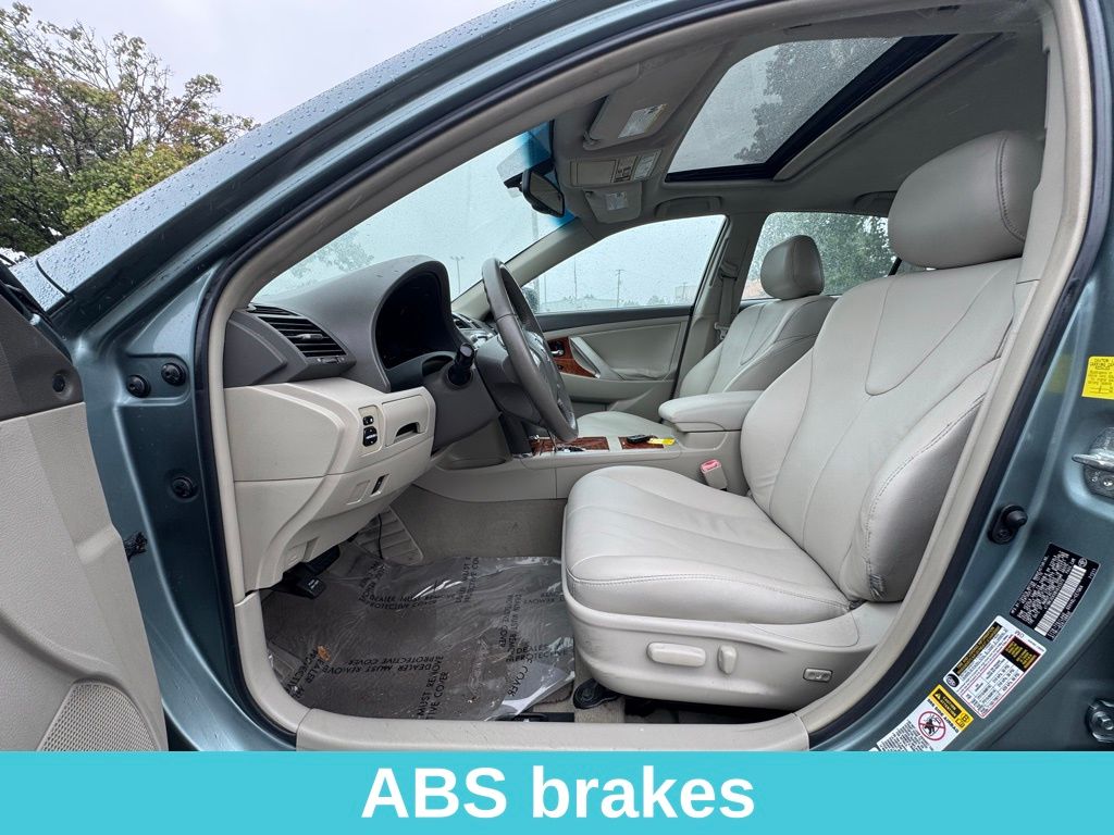 2011 Toyota Camry XLE photo 10
