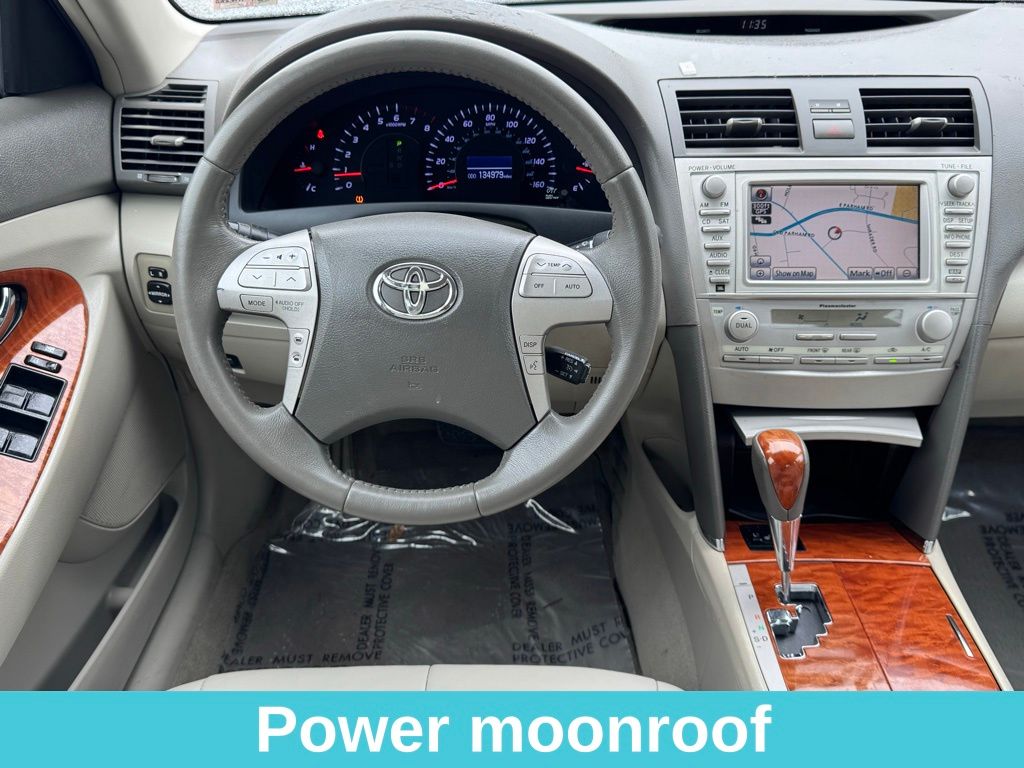 2011 Toyota Camry XLE photo 12