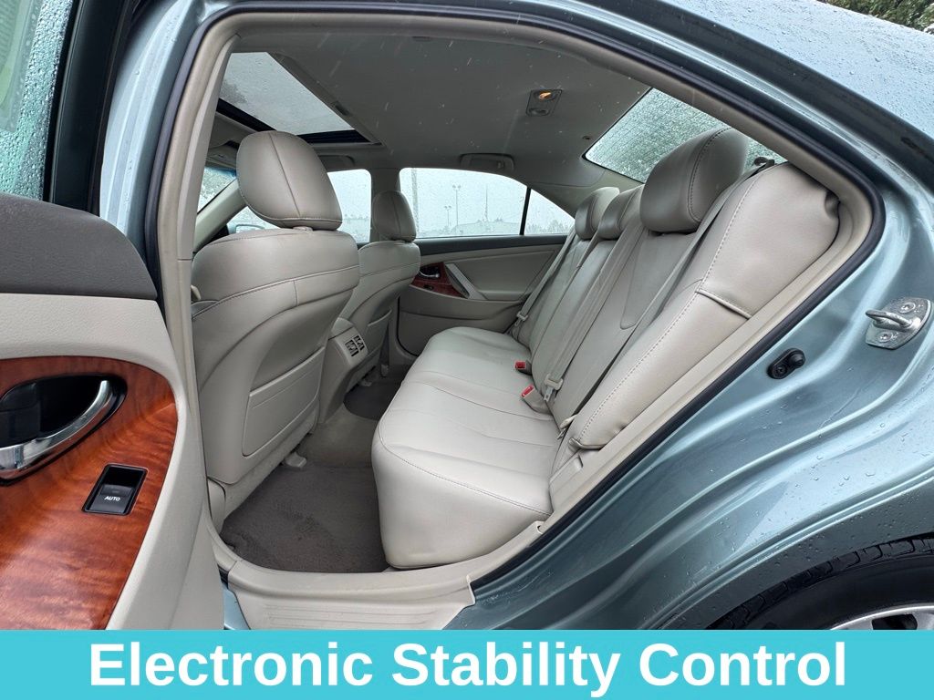 2011 Toyota Camry XLE photo 13