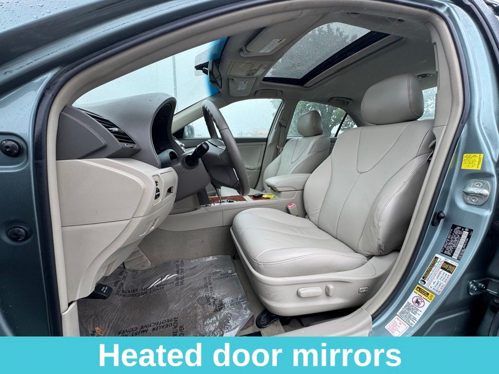 2011 Toyota Camry XLE photo 14