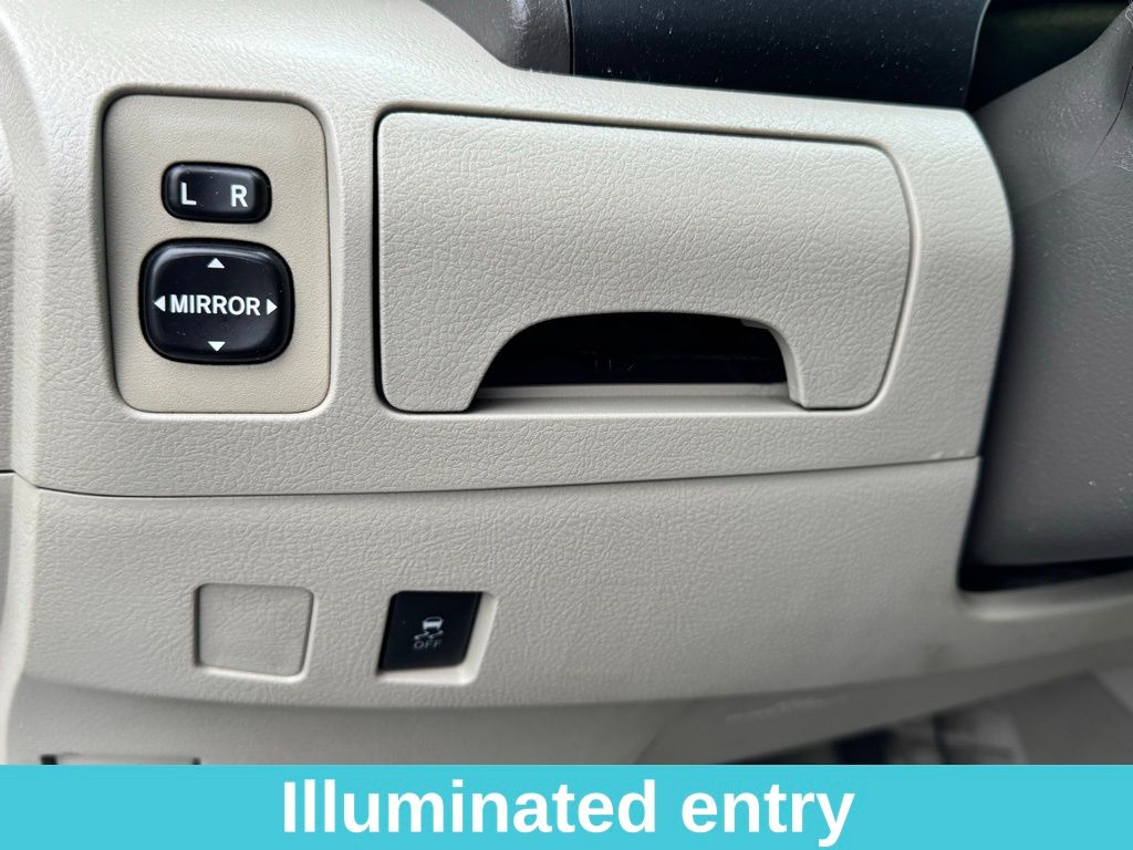 2011 Toyota Camry XLE photo 15