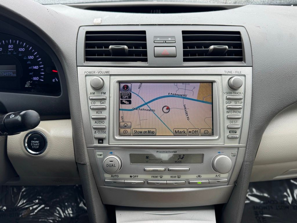 2011 Toyota Camry XLE photo 16