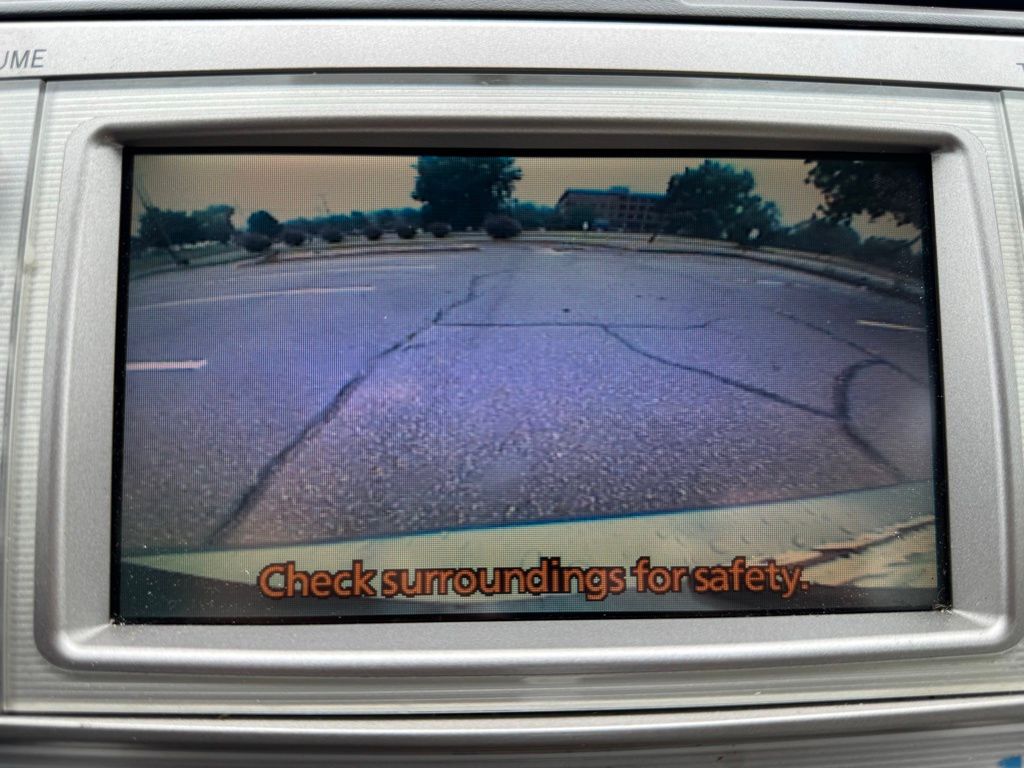 2011 Toyota Camry XLE photo 20