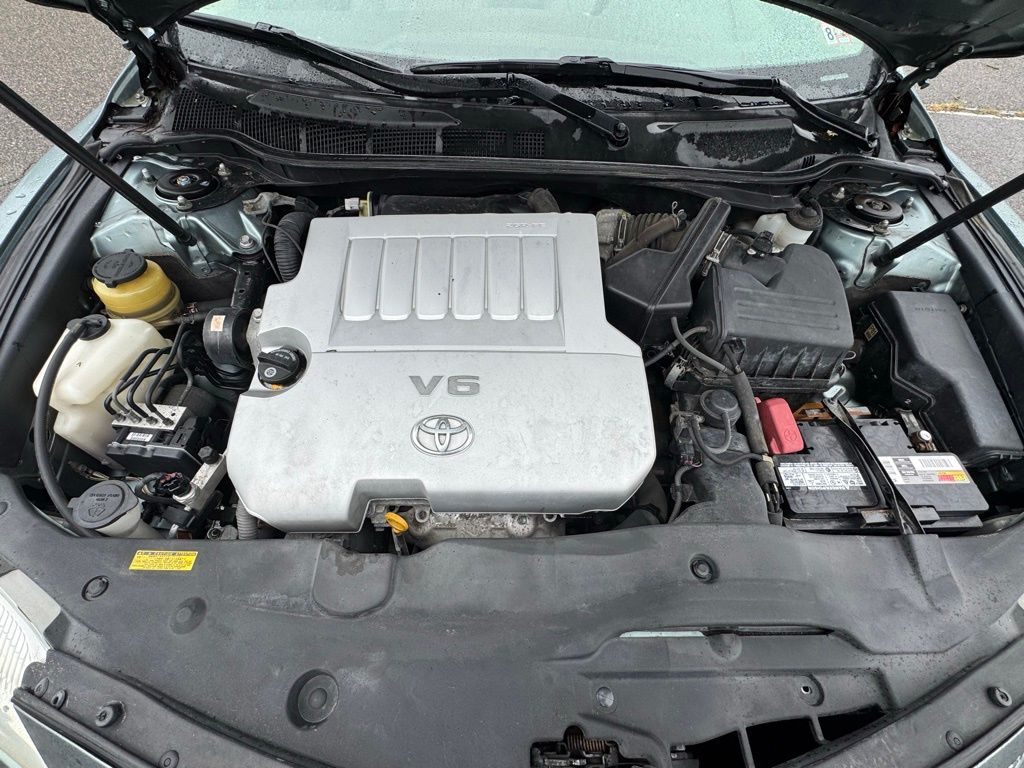 2011 Toyota Camry XLE photo 21
