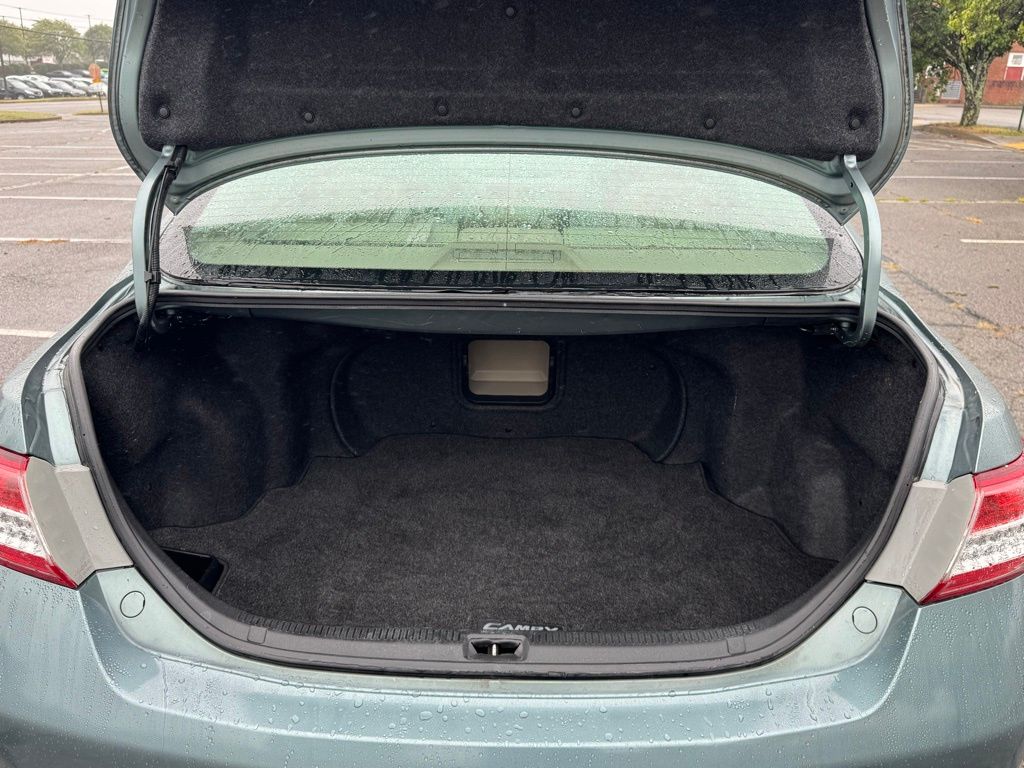 2011 Toyota Camry XLE photo 22