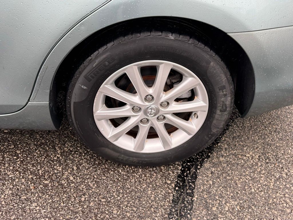 2011 Toyota Camry XLE photo 23