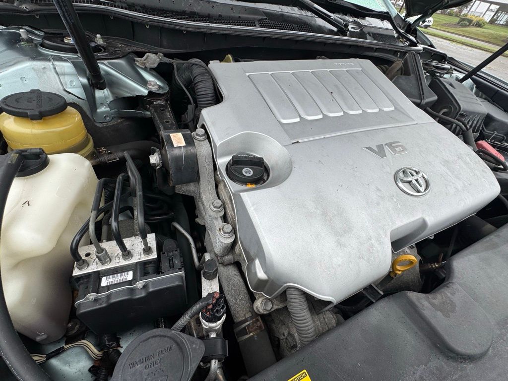 2011 Toyota Camry XLE photo 24