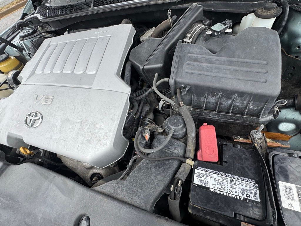 2011 Toyota Camry XLE photo 25