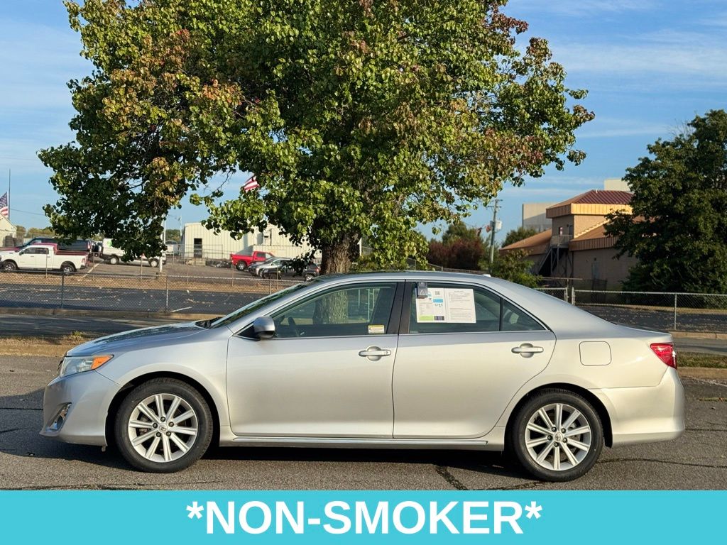 2014 Toyota Camry XLE photo 2