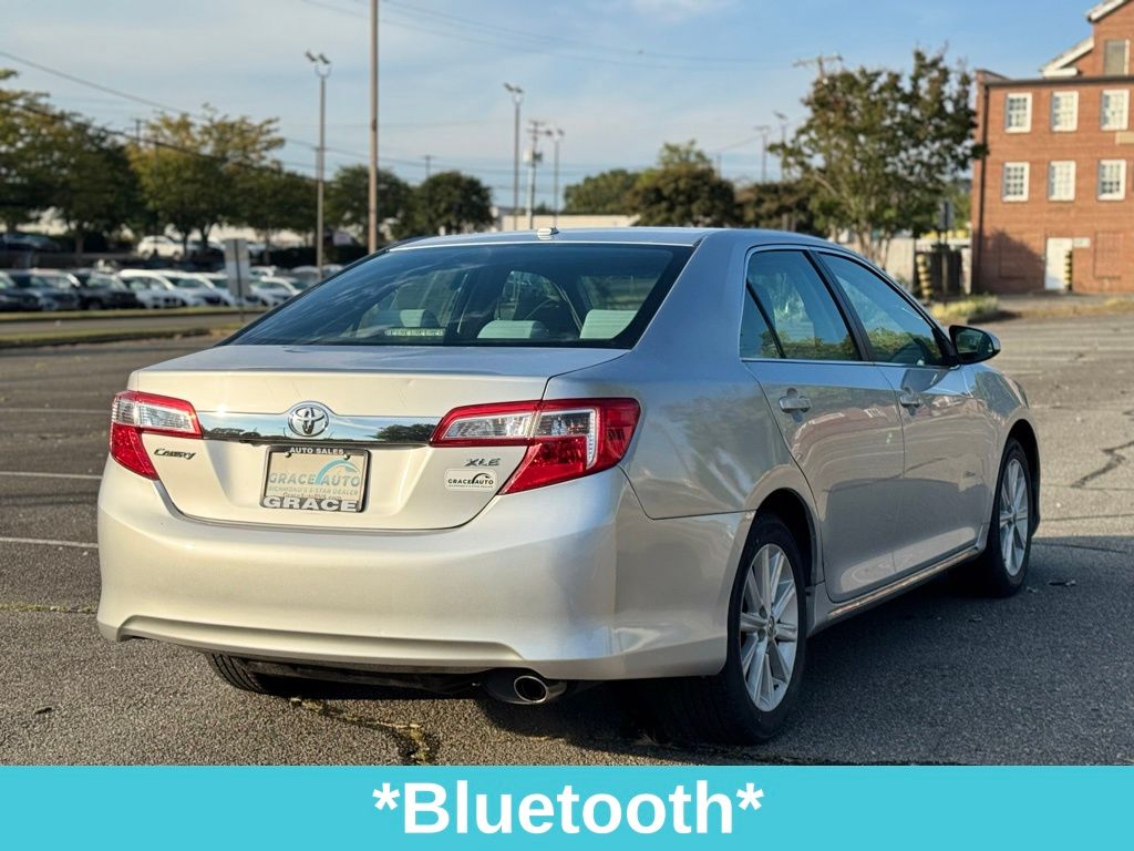2014 Toyota Camry XLE photo 6