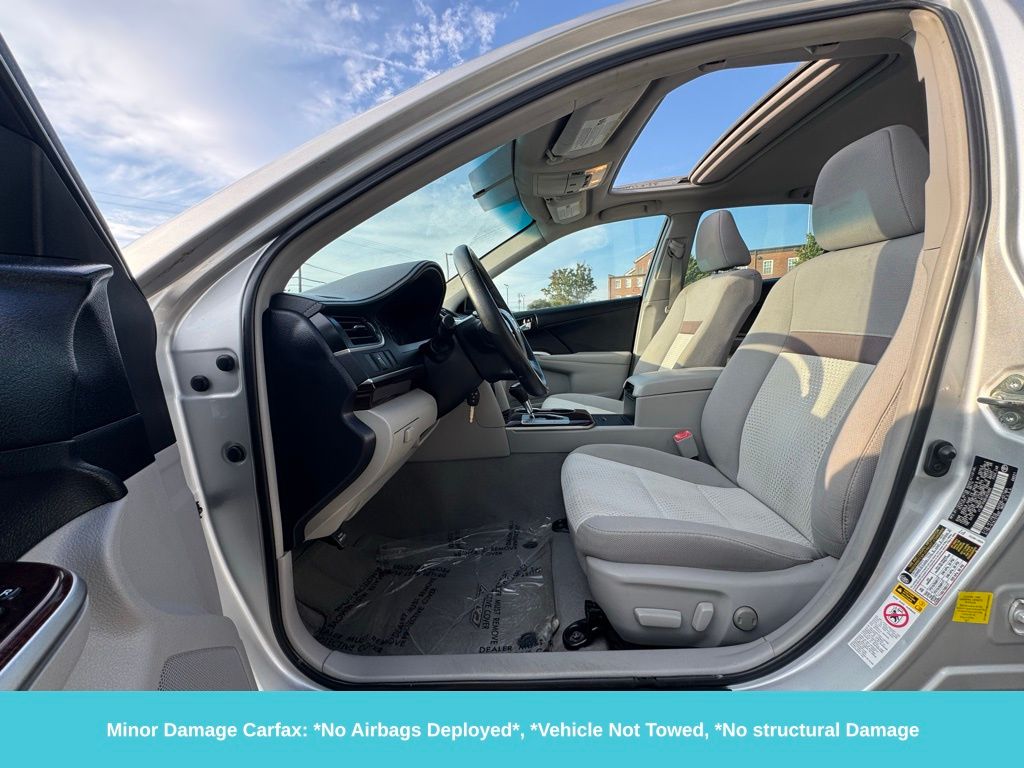 2014 Toyota Camry XLE photo 11