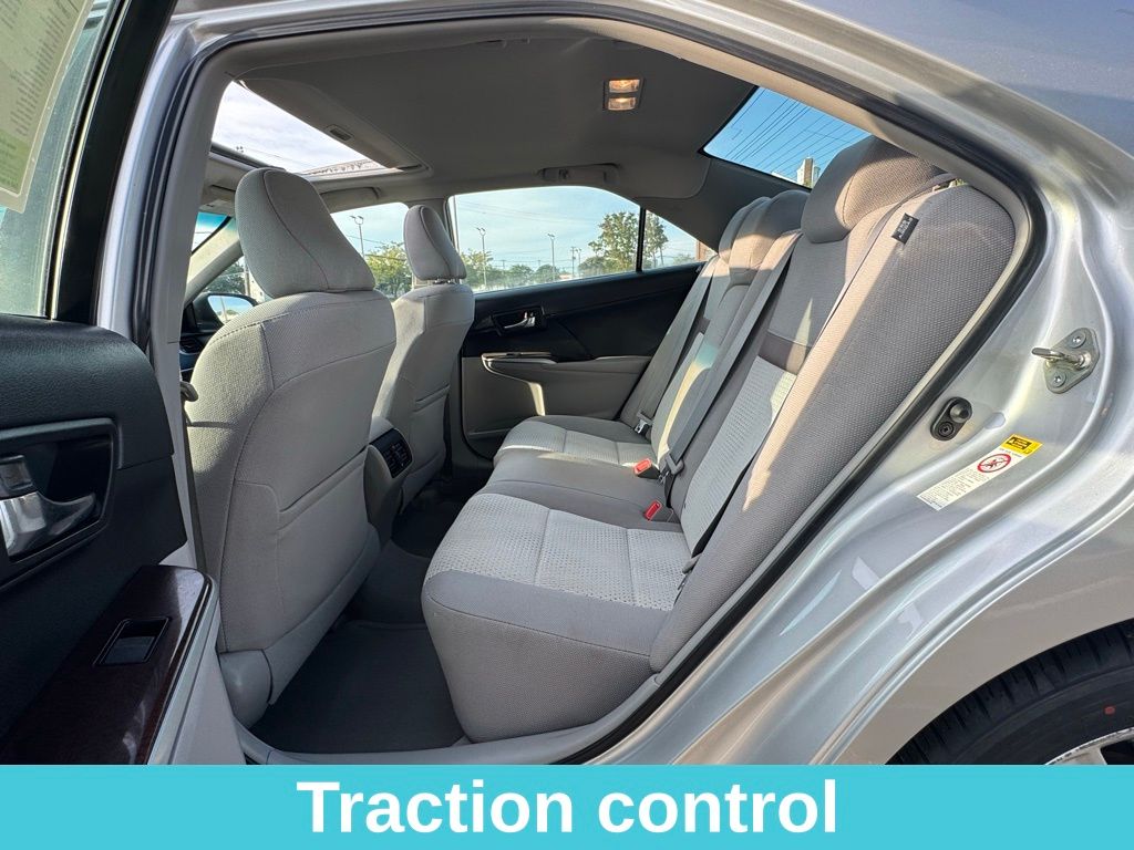 2014 Toyota Camry XLE photo 14