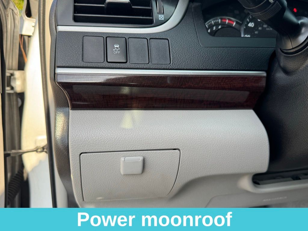 2014 Toyota Camry XLE photo 17