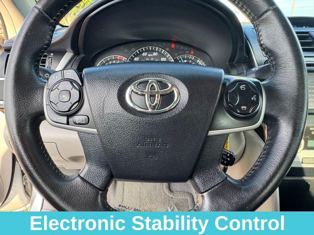 2014 Toyota Camry XLE photo 18