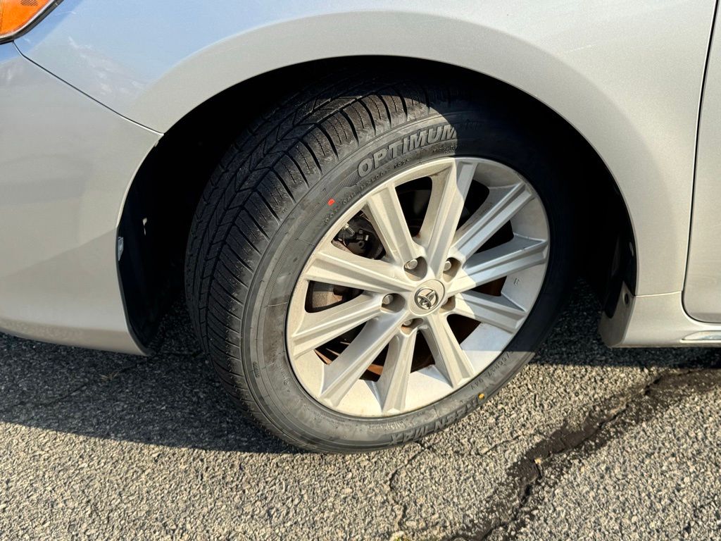 2014 Toyota Camry XLE photo 23