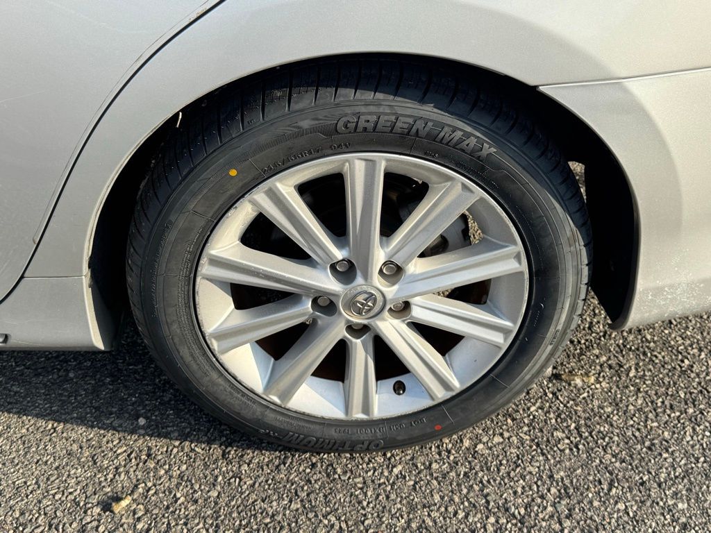 2014 Toyota Camry XLE photo 24