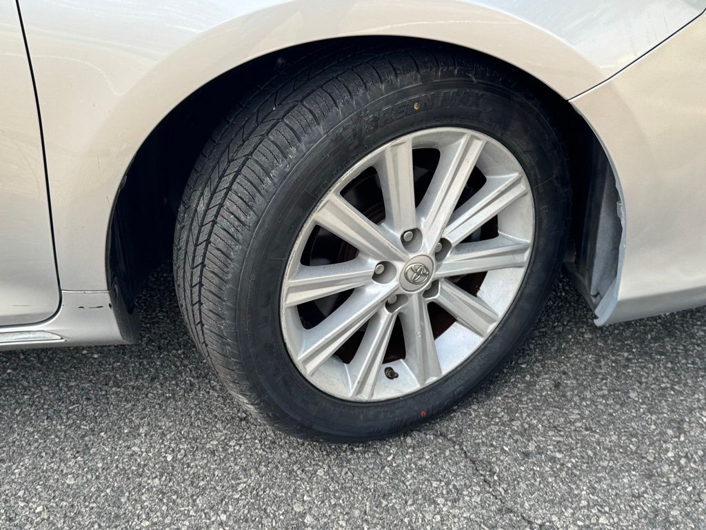 2014 Toyota Camry XLE photo 27