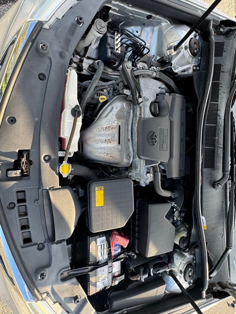 2014 Toyota Camry XLE photo 28