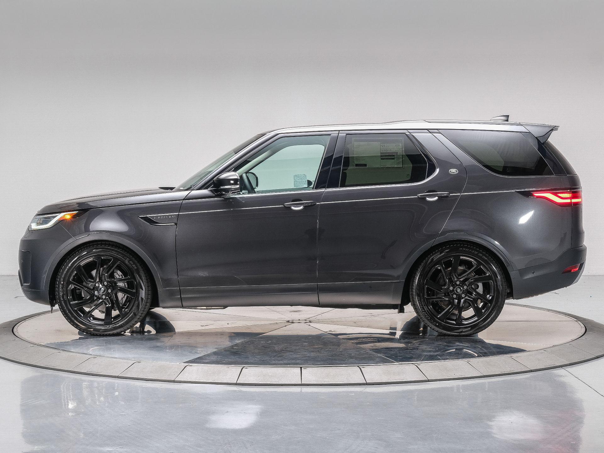 2024 Land Rover Discovery P300 S photo 2