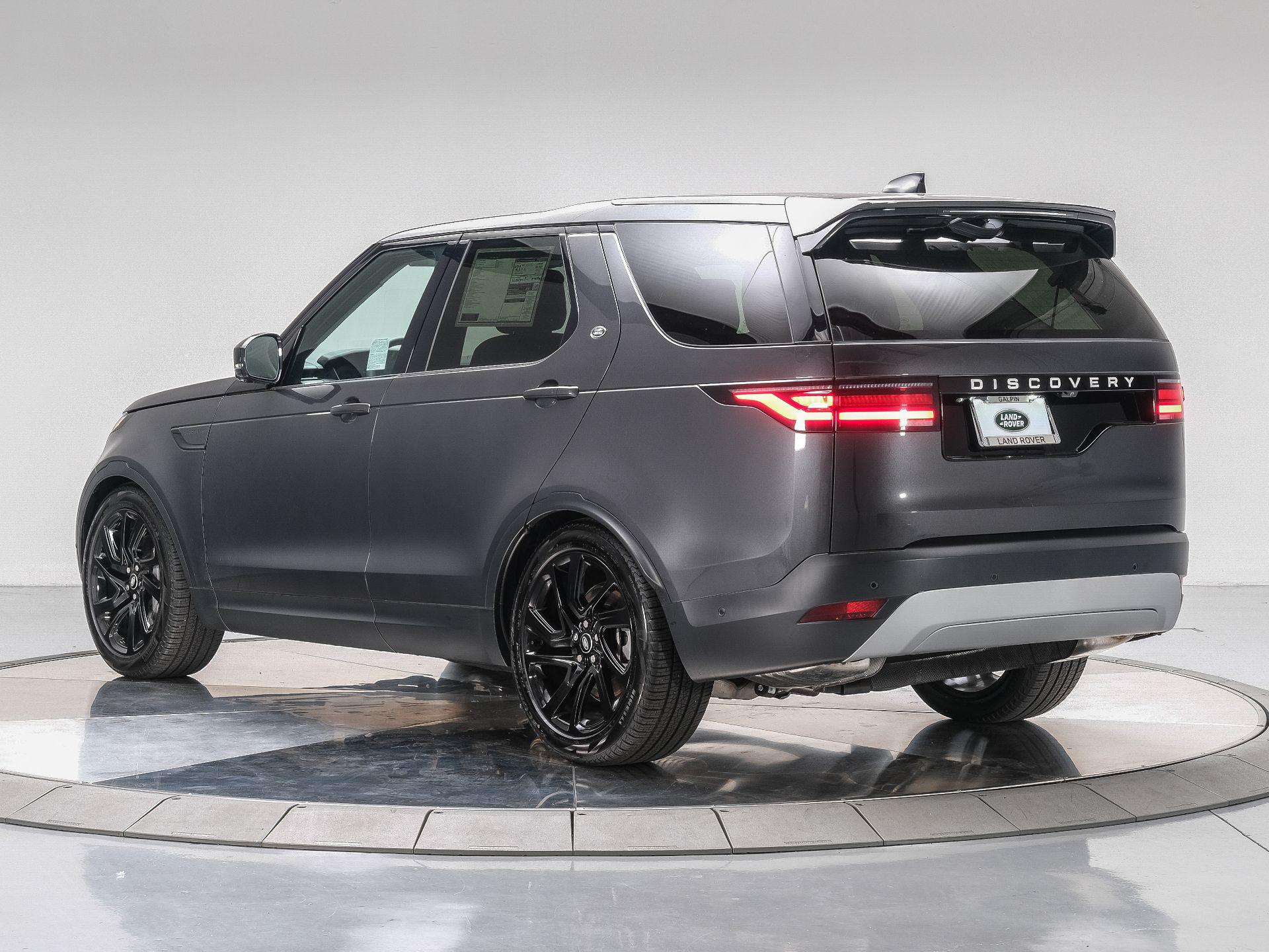 2024 Land Rover Discovery P300 S photo 3