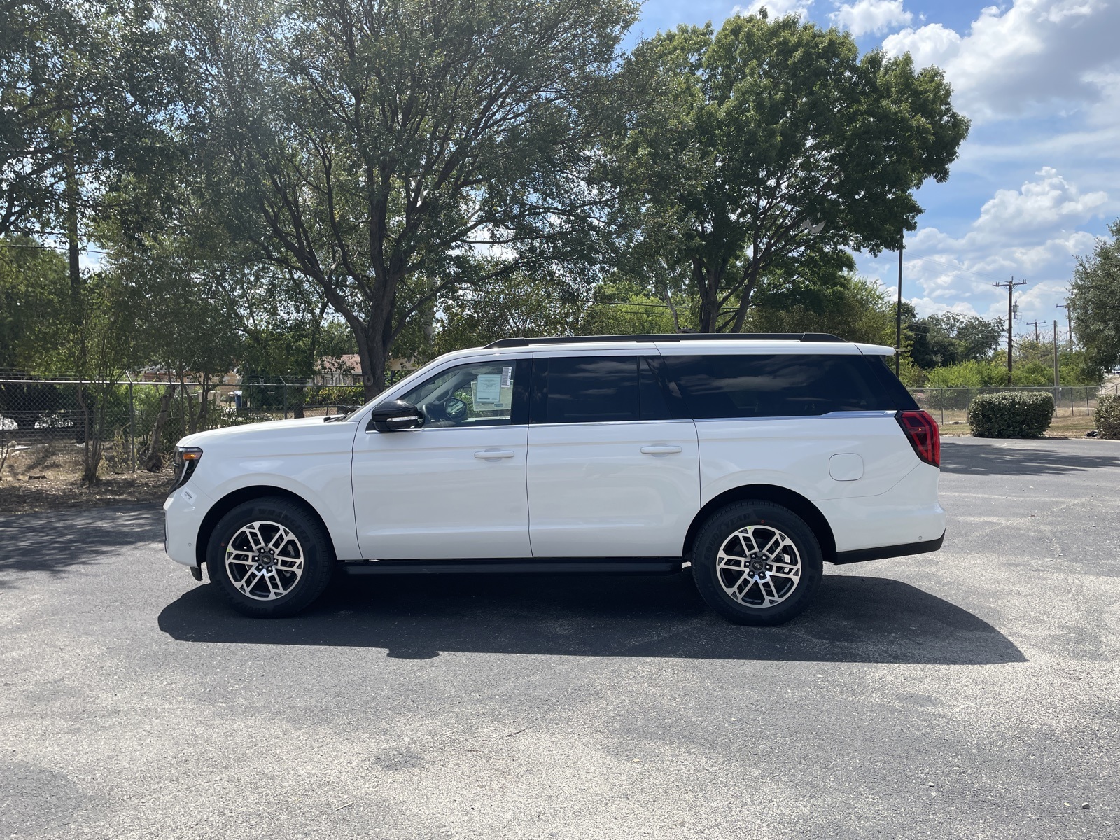 2025 Ford Expedition MAX photo 2