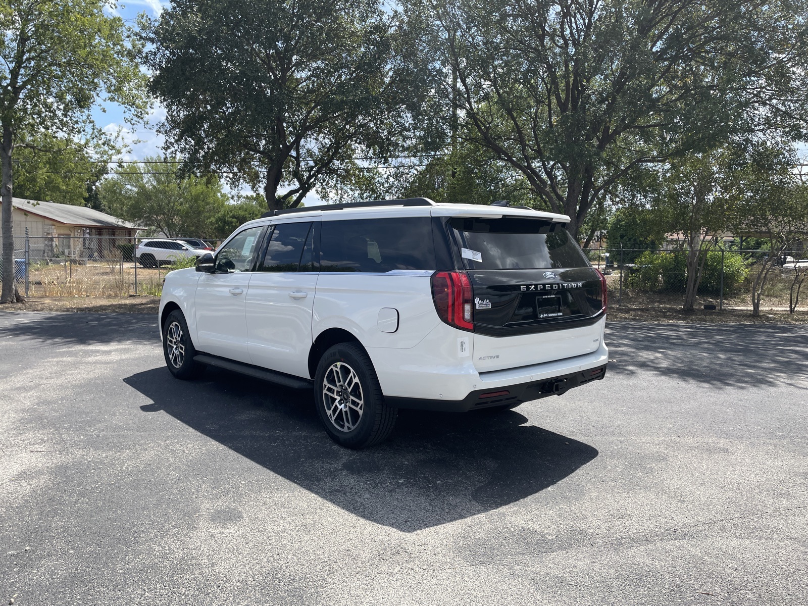 2025 Ford Expedition MAX photo 3