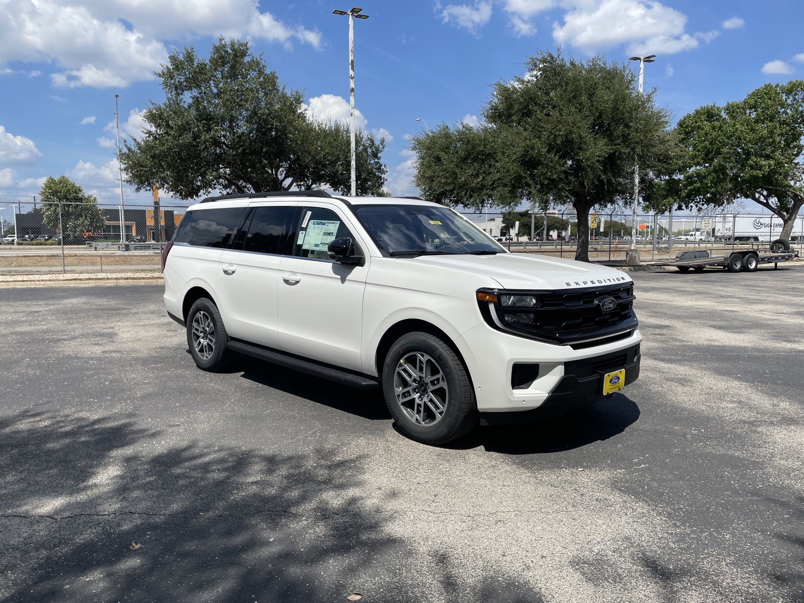 2025 Ford Expedition MAX photo 4