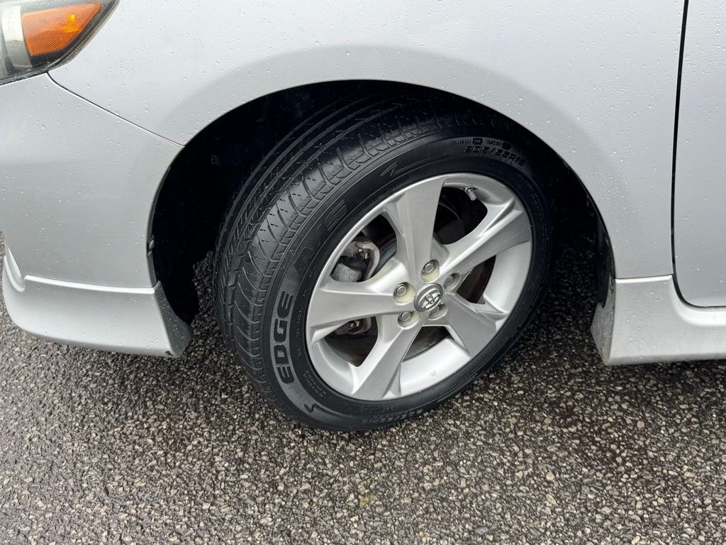 2013 Toyota Corolla S photo 22
