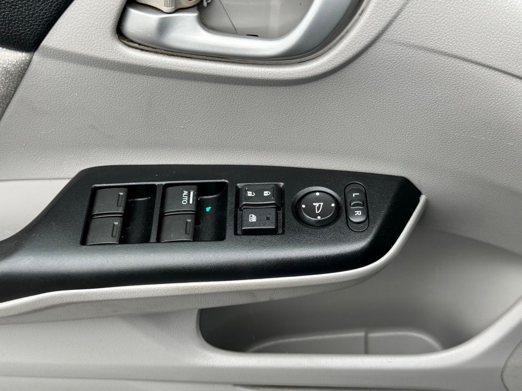 2013 Honda Civic LX photo 16