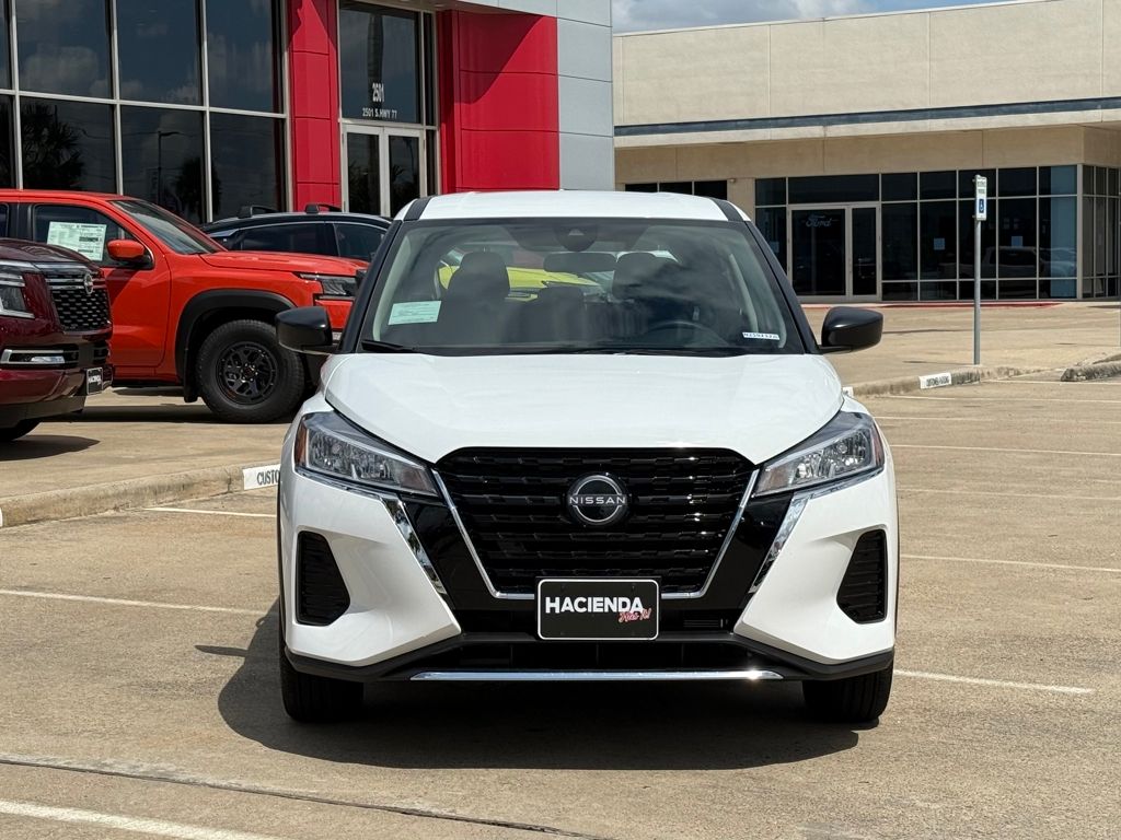 2025 Nissan Kicks Play S photo 2