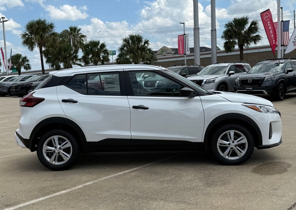 2025 Nissan Kicks Play S photo 4