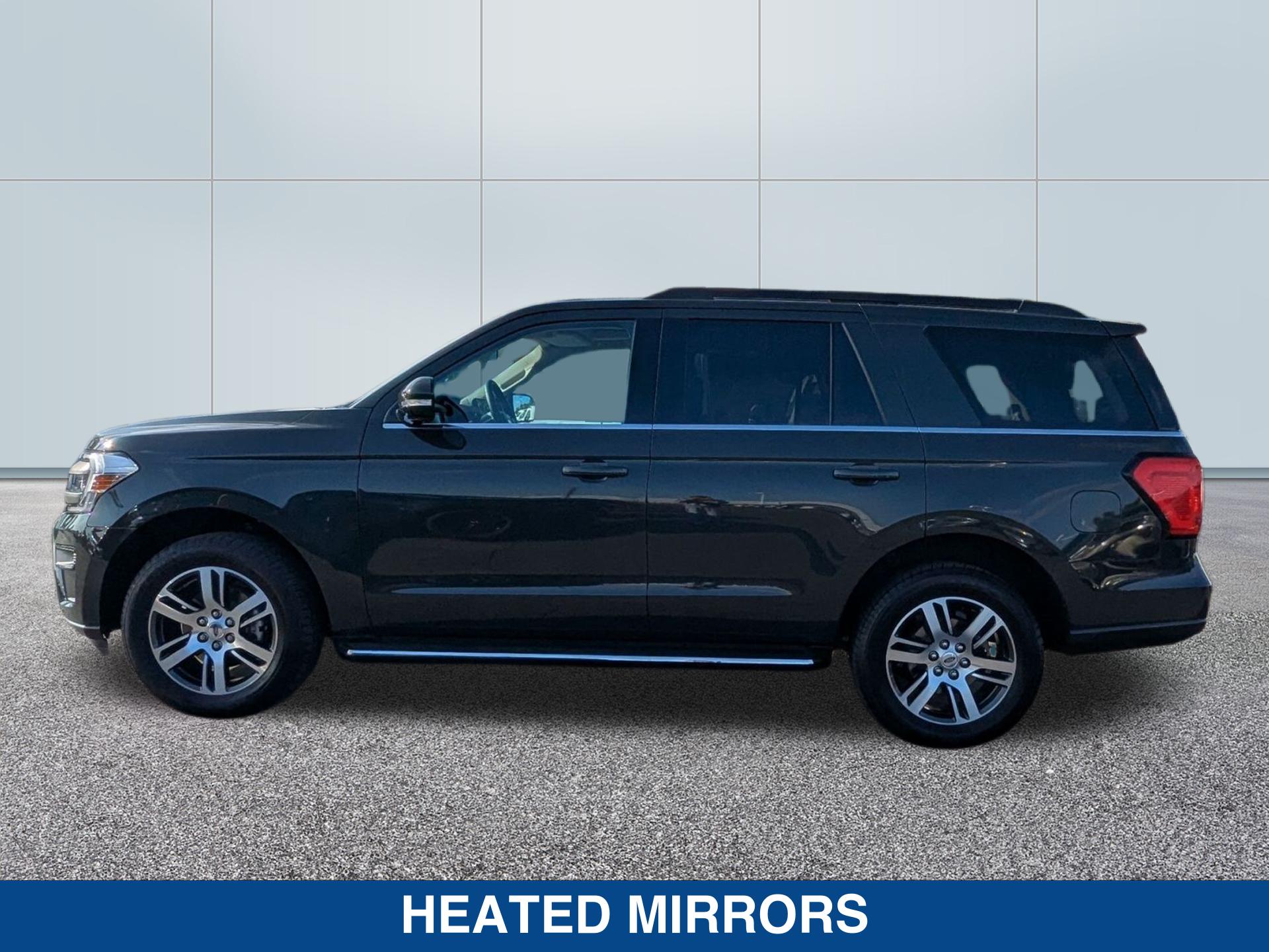 2023 Ford Expedition XLT photo 2