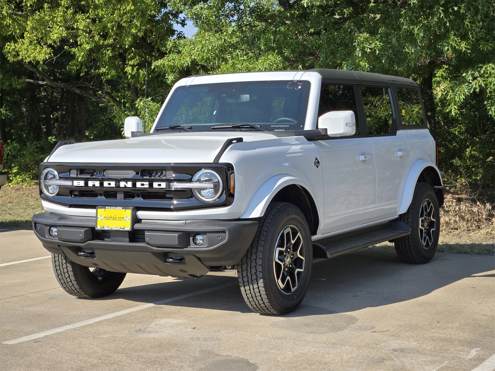 2025 Ford Bronco Outer Banks photo 2