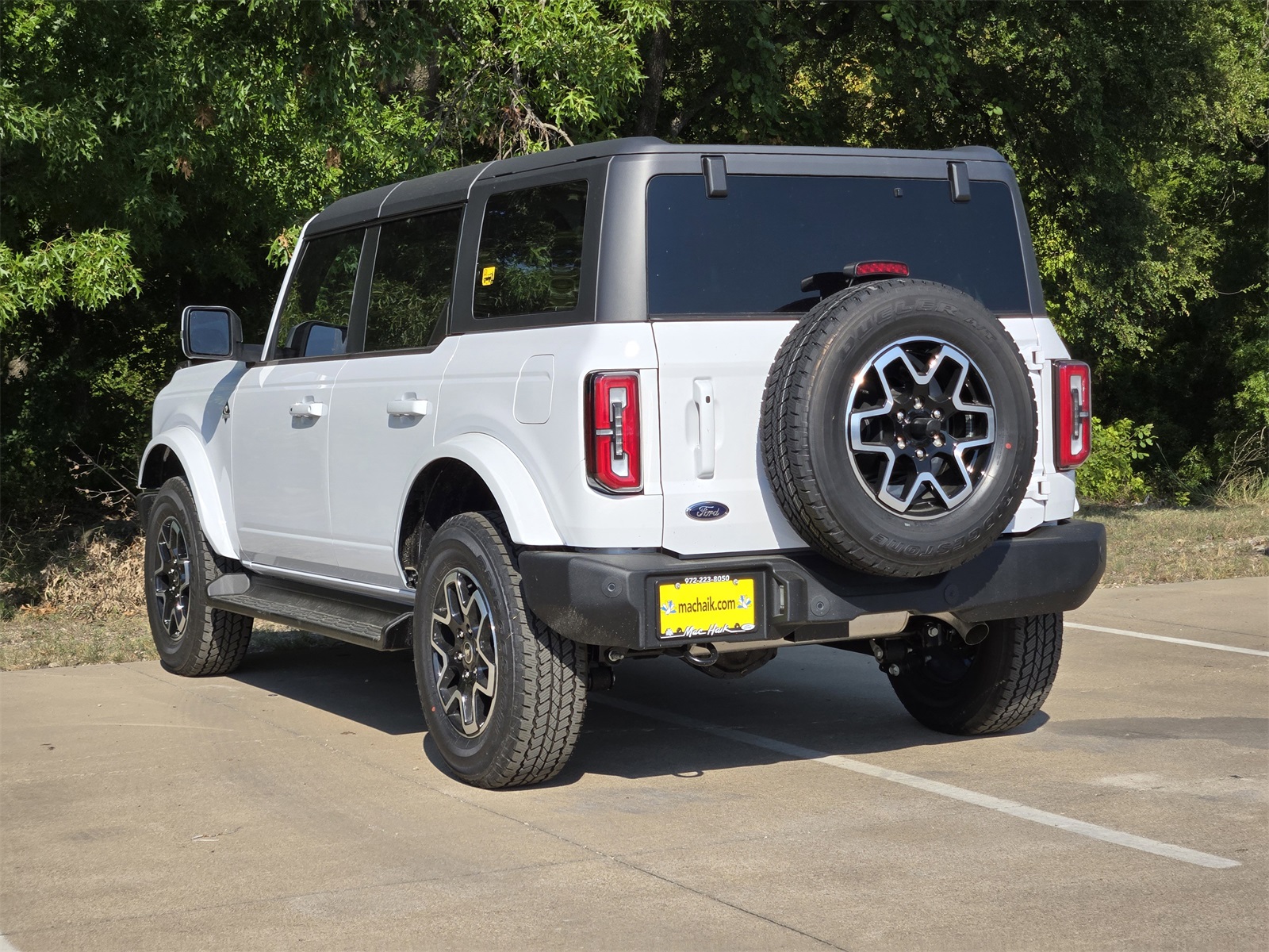 2025 Ford Bronco Outer Banks photo 3