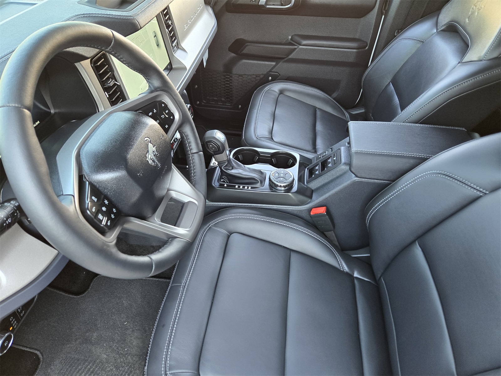 2025 Ford Bronco Outer Banks photo 8