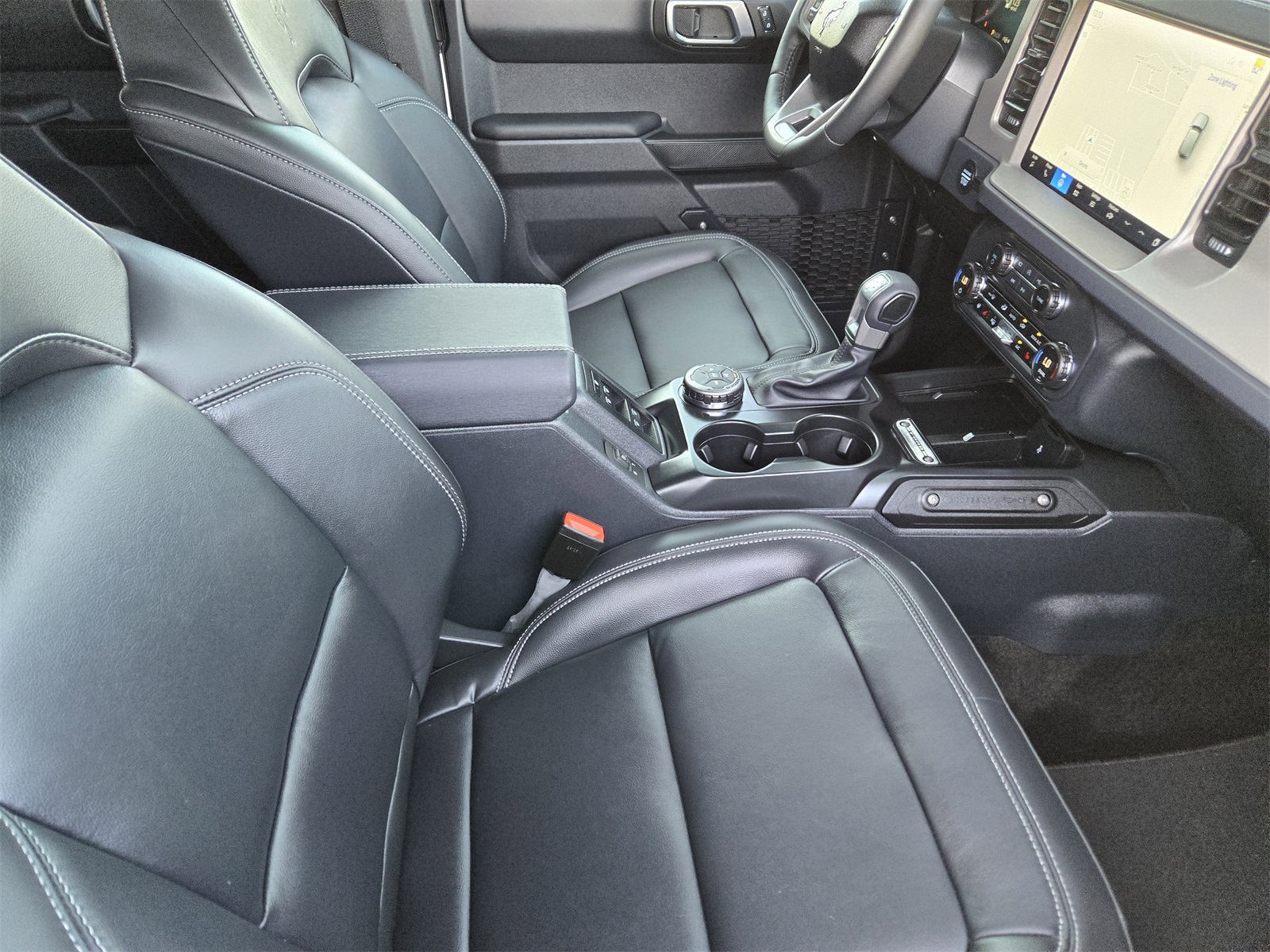2025 Ford Bronco Outer Banks photo 9